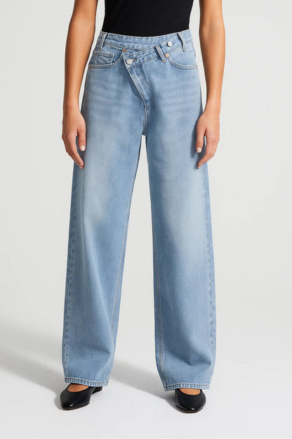 Lena | Jeans met wijde pijpen en asymmetrische sluiting