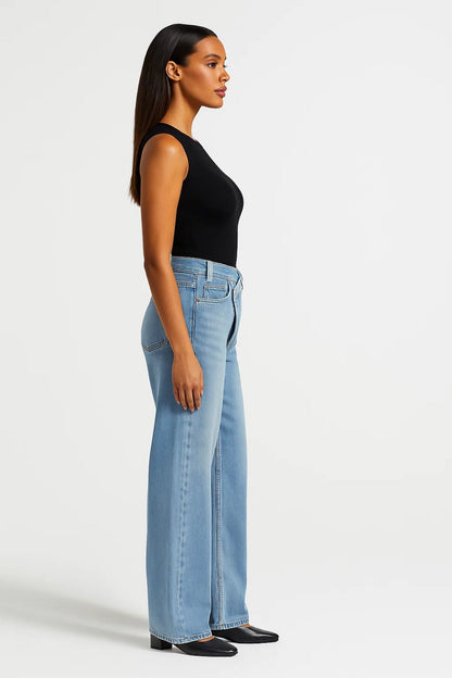 Lena | Jeans met wijde pijpen en asymmetrische sluiting