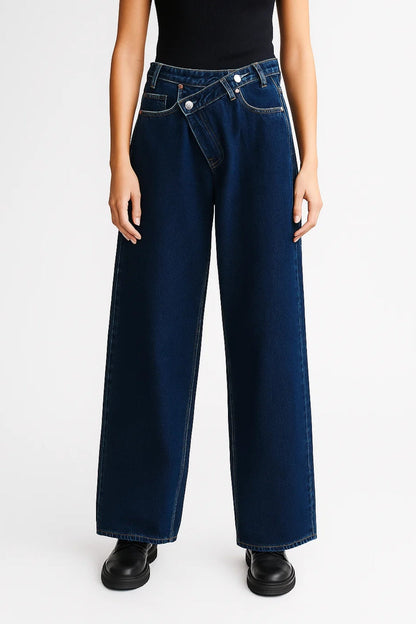 Lena | Jeans met wijde pijpen en asymmetrische sluiting