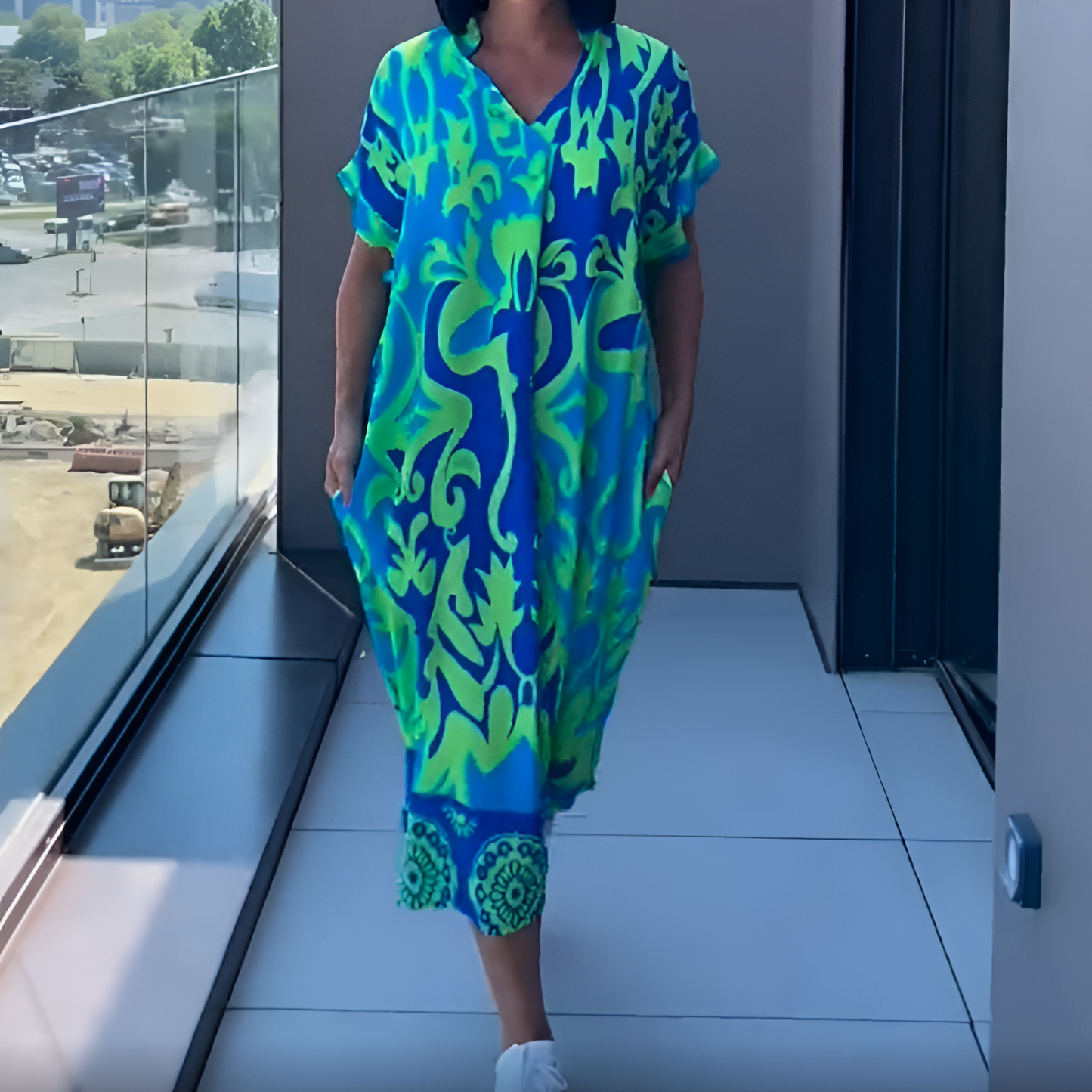 Lysoria™ | Elegante V-hals jurk met stijlvolle print